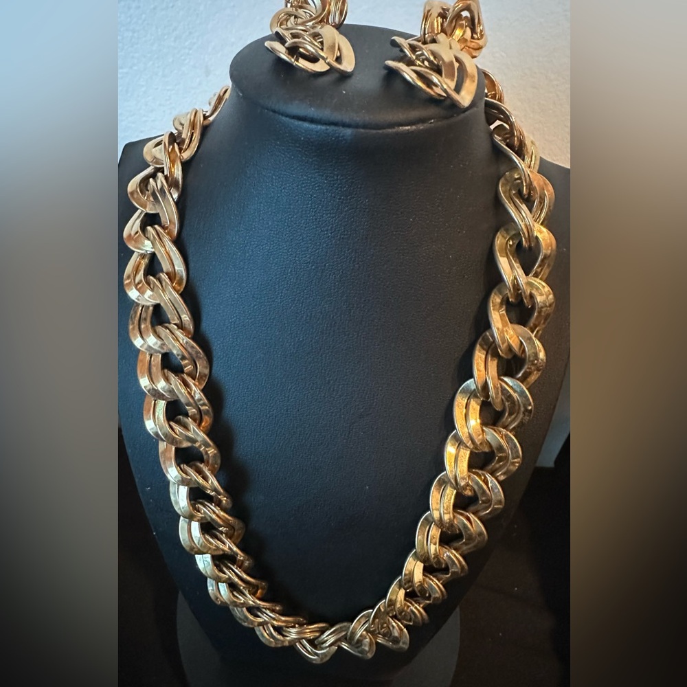 Vintage Monet gold tone chain necklace and clip-on earring set - Picture 1 of 10